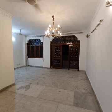 Room in 3.5 BHK Builder Floor at Nehru Enclave – for Rent