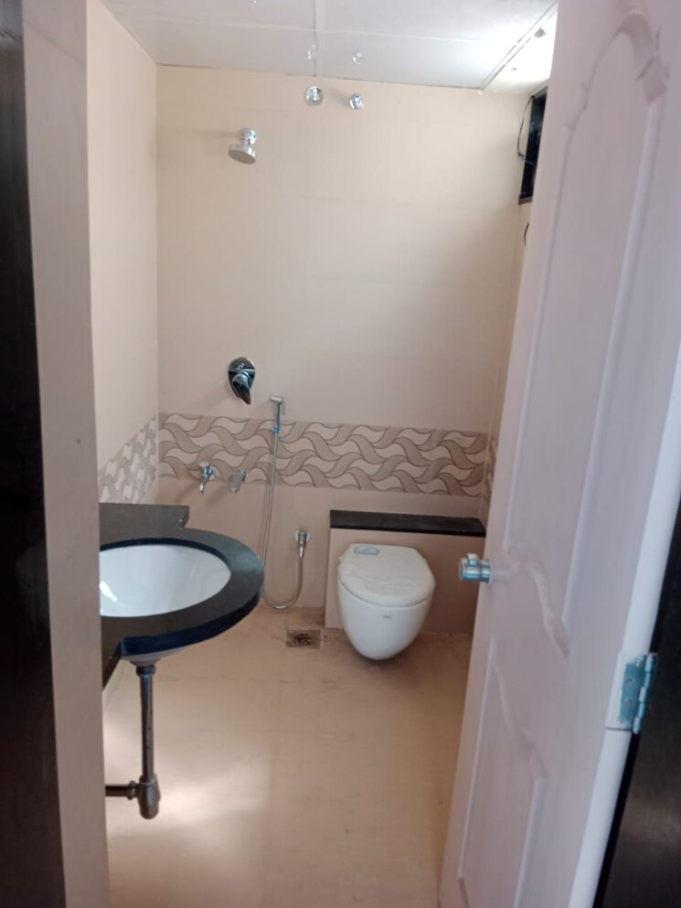 Bathroom, daulat-nagar 2 Bedroom 840 Sq.Ft. Apartment In Anand Nagar Pune 9191770