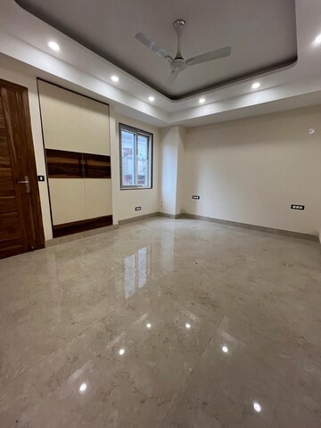 Room in 4 BHK Builder Floor at Saket – for Rent