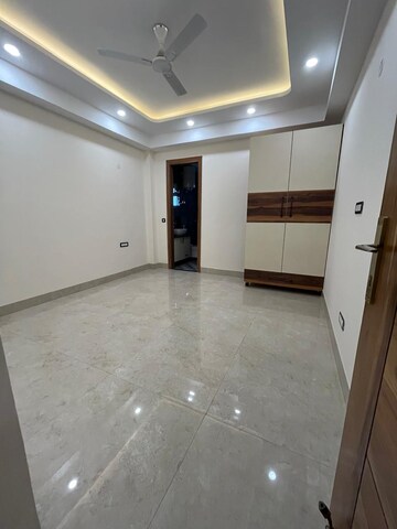 Room in 4 BHK Builder Floor at Saket – for Rent