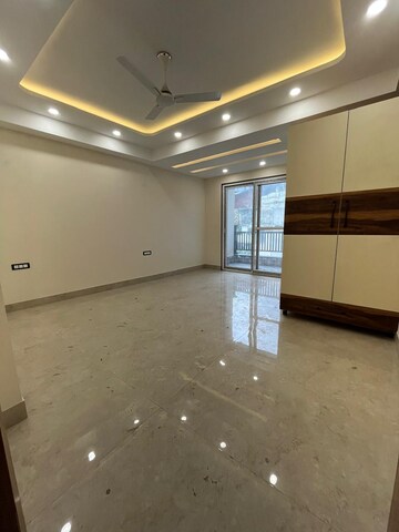 Room in 4 BHK Builder Floor at Saket – for Rent