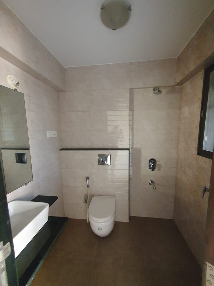 Bathroom, prakash-two-roses 3 Bedroom 960 Sq.Ft. Apartment In Bandra West Mumbai 9191820