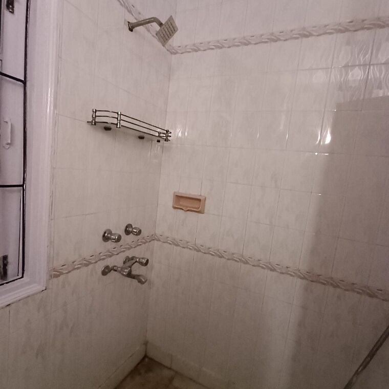 Bathroom, nehru enclave 3.5 Bedroom 1800 Sq.Ft. Builder Floor In Nehru Enclave Delhi 9191843