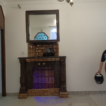 Furnished Amenities in 3.5 BHK Builder Floor at Nehru Enclave – for Rent