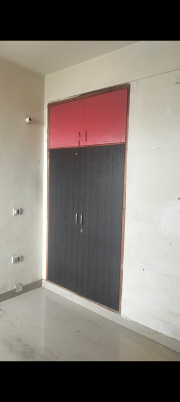 Furnished Amenities in 2.5 BHK Apartment at SRS Royal Hills, Sector 87 – for Rent