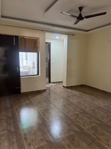 Room in 3 BHK Builder Floor at Green Fields Colony – for Rent