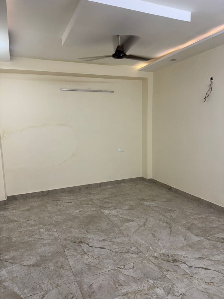 Room, green fields colony 3 Bedroom 200 Sq.Yd. Builder Floor In Green Fields Colony Faridabad 9191855