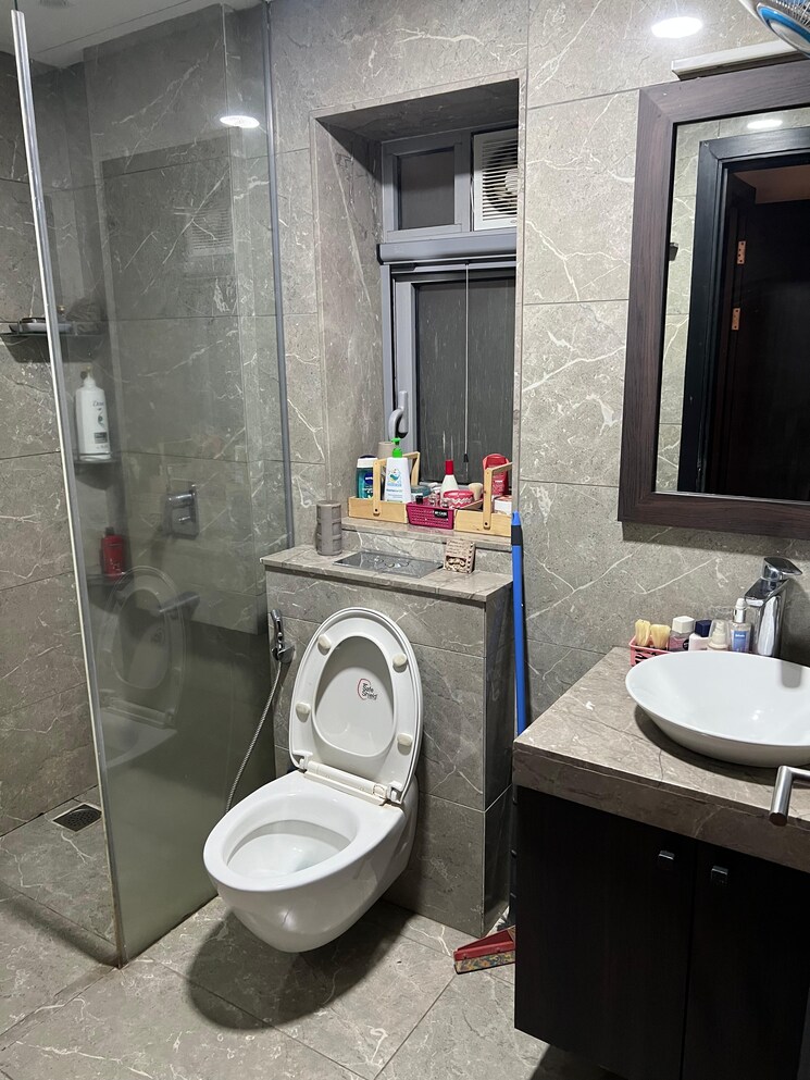 Bathroom, oberoi-realty-exquisite 3 Bedroom 1300 Sq.Ft. Apartment In Goregaon East Mumbai 9191862