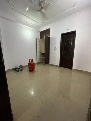 Room in 2 BHK Builder Floor at Saket – for Rent