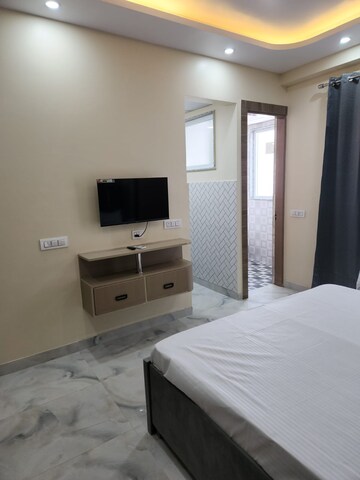 Bedroom in Studio Builder Floor at Sector 42 – for Rent