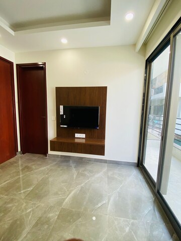 Room in 1 BHK Builder Floor at Sector 52 – for Rent
