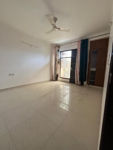 Room in 3 BHK Builder Floor at Saket – for Rent