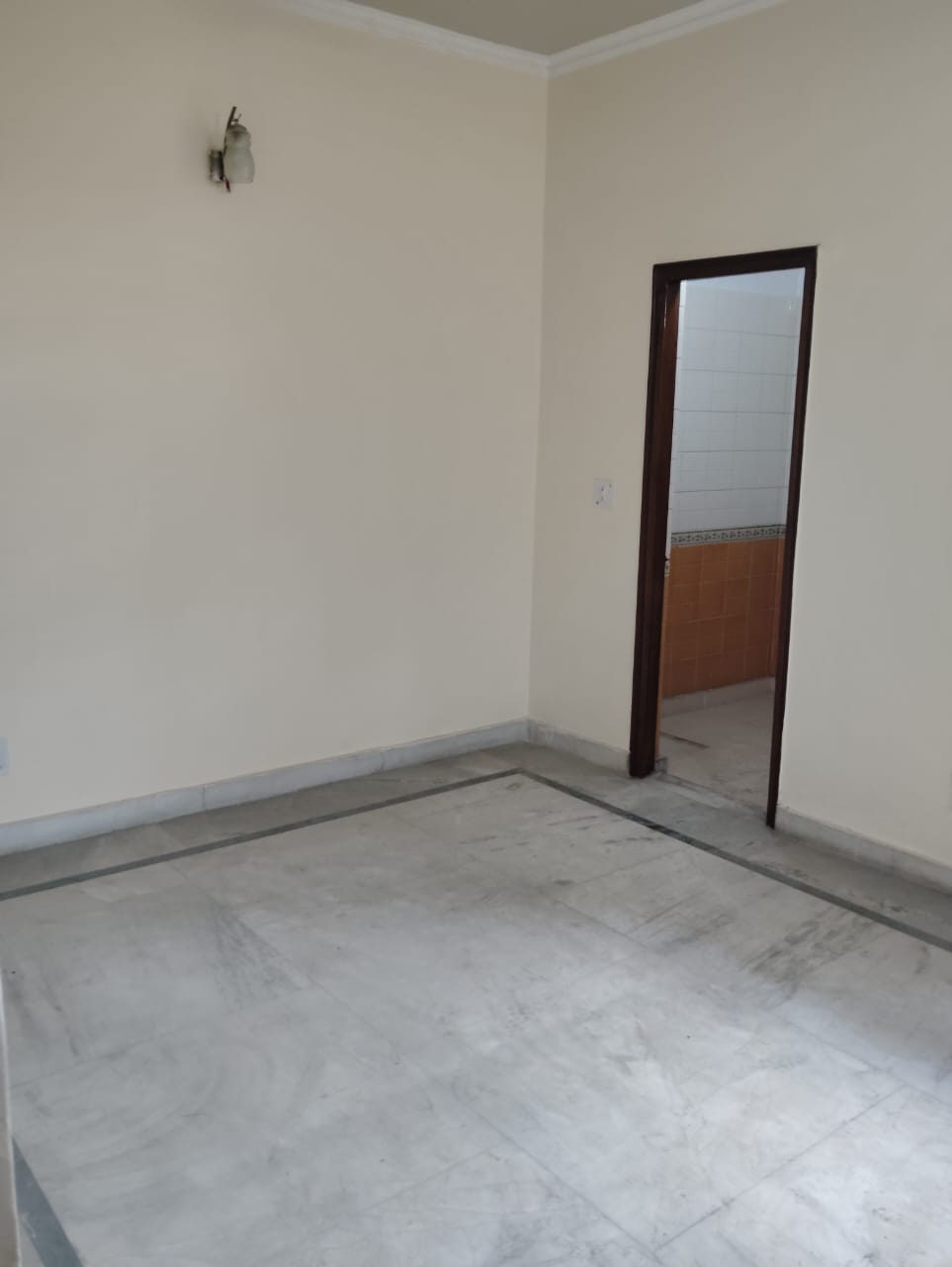 2 BHK + Pooja Room,Servant Room,Study Room,Extra Room Builder Floor For Rent in Green Fields Colony