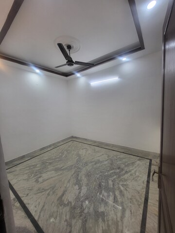 Room in 2 BHK Builder Floor at Green Fields Colony – for Rent