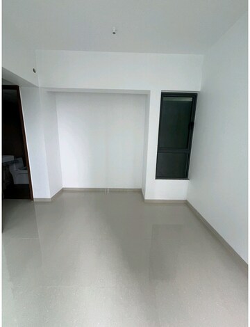 Room in 2 BHK Apartment at Kalpataru Immensa, Kolshet Road – for Rent