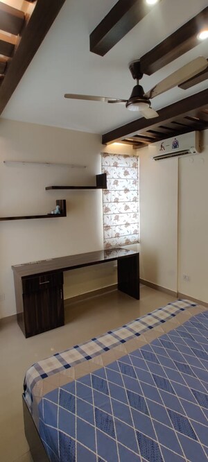 Room in 4 BHK Apartment at BPTP Park Serene, Sector 37d – for Sale