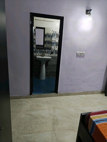 Room in 3 BHK Builder Floor at RWA Apartments Sector 50, Sector 50 – for Rent