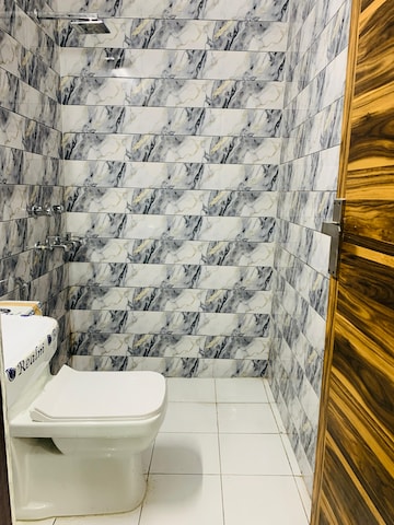 Bathroom in 3 BHK Builder Floor at Green Fields Colony – for Rent