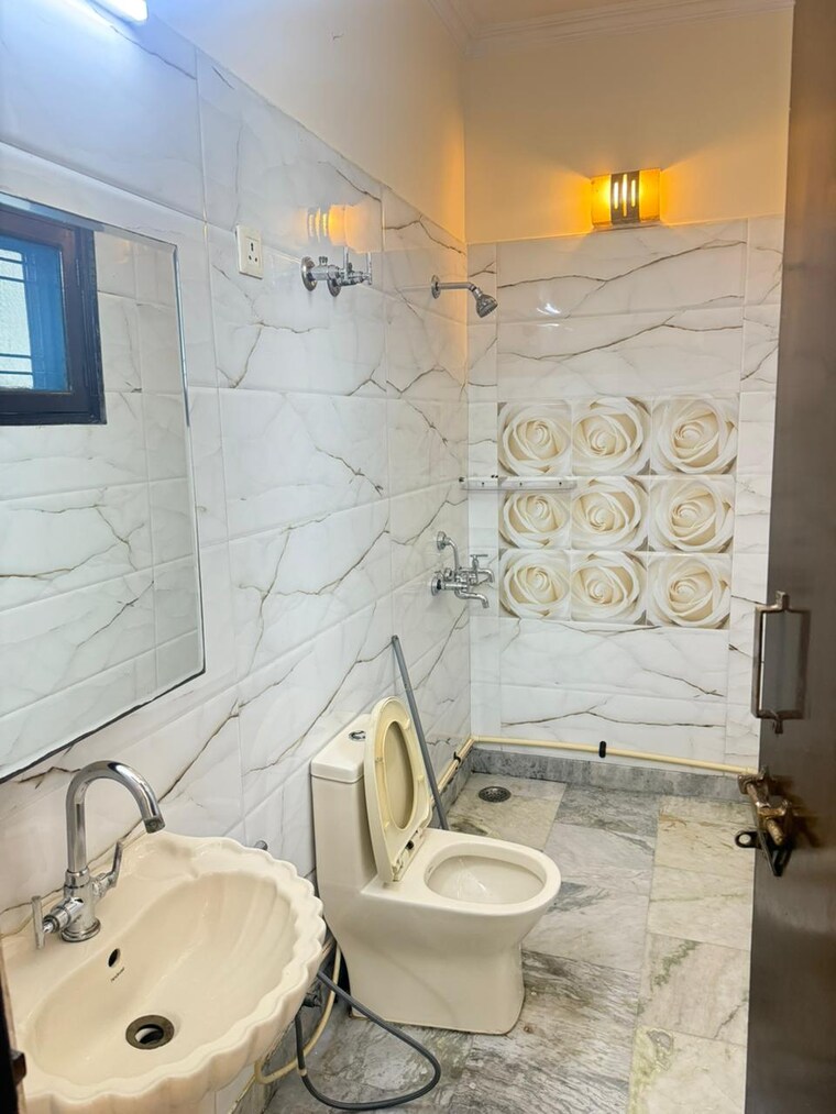 Bathroom, gardenia-glory 2.5 Bedroom 1800 Sq.Ft. Builder Floor In Sector 46 Noida 9192039