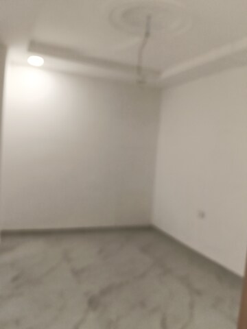 Room in 3.5 BHK Apartment at Mahalaxmi Apartments Mahanagar, Mahanagar – for Sale