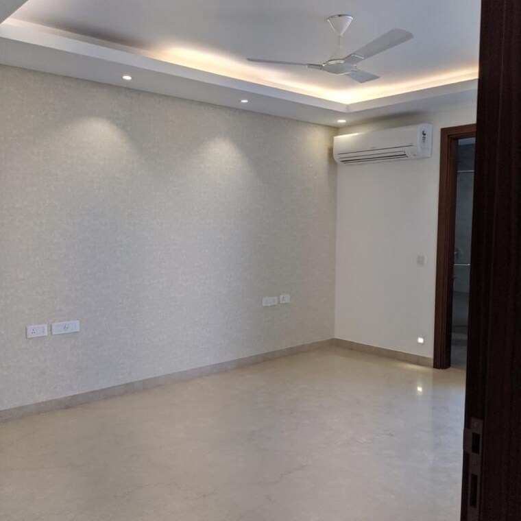 Room, dlf phase ii 4 Bedroom 300 Sq.Yd. Builder Floor In Dlf Phase ii Gurgaon 9192072
