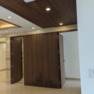 Room in 4 BHK Builder Floor at Dlf Phase ii – for Rent