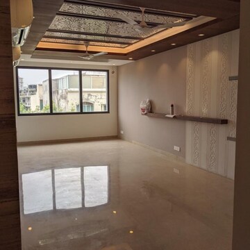 Kitchen in 4 BHK Builder Floor at Dlf Phase ii – for Rent