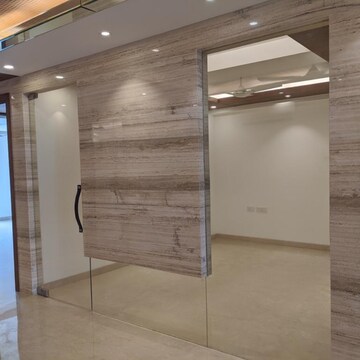 Room in 4 BHK Builder Floor at Dlf Phase ii – for Rent