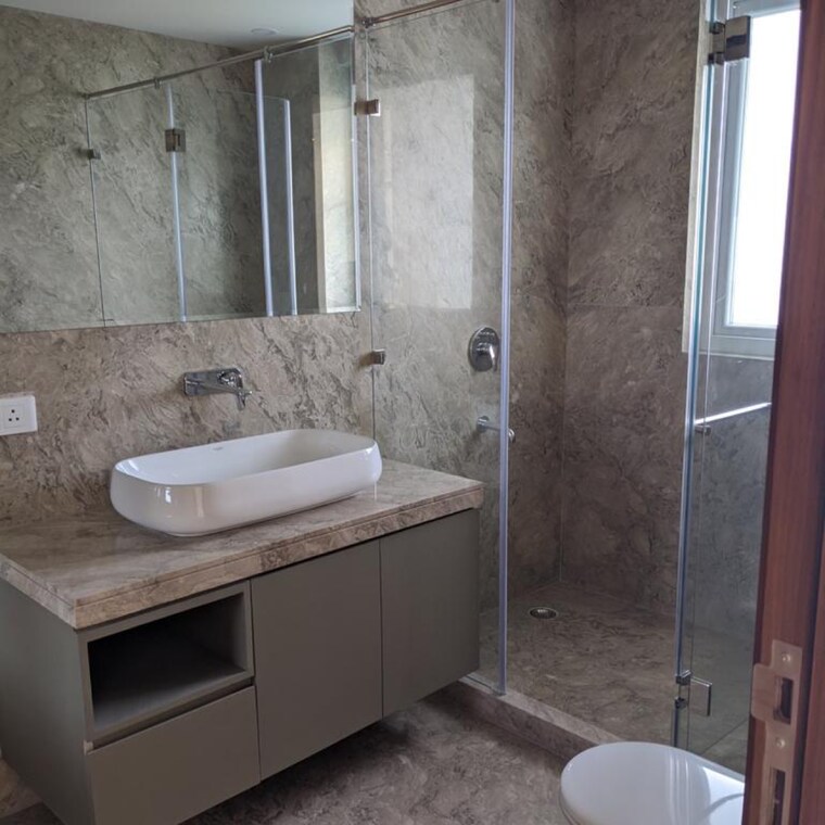 Bathroom, dlf phase ii 4 Bedroom 300 Sq.Yd. Builder Floor In Dlf Phase ii Gurgaon 9192072