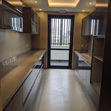 Kitchen in 4 BHK Builder Floor at Dlf Phase ii – for Rent