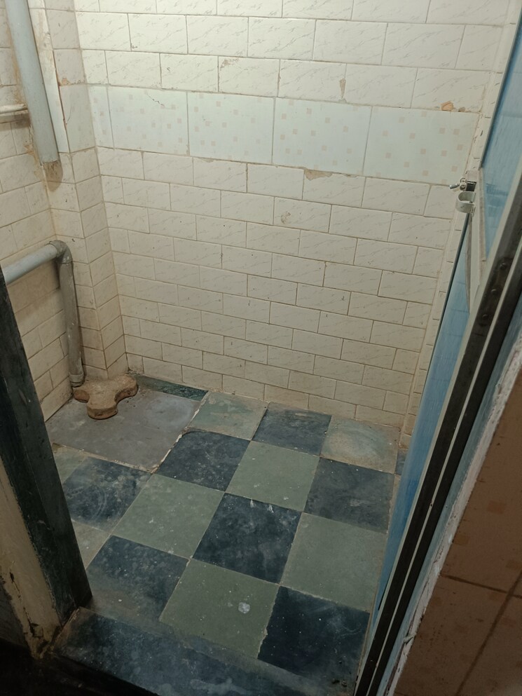 Bathroom, upasana-chs-kandivali-west 1 Bedroom 400 Sq.Ft. Villa In Kandivali West Mumbai 9192080