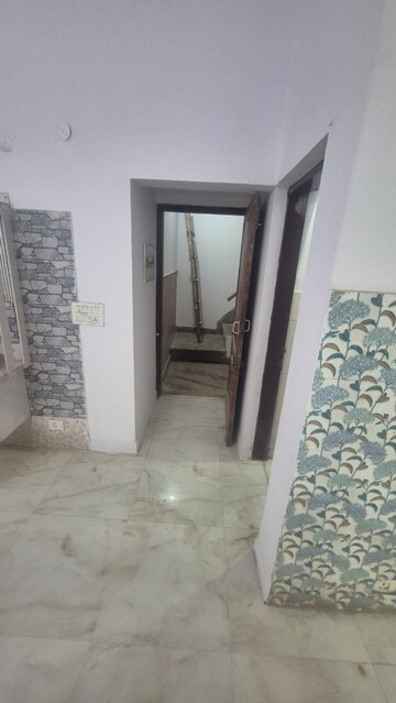 Building Lobby in 3 BHK Independent House at Palam Vihar Residents Association, Palam Vihar – for Rent