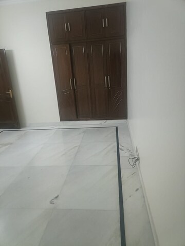 Room in 2 BHK Independent House at RWA Apartments Sector 52, Sector 52 – for Rent