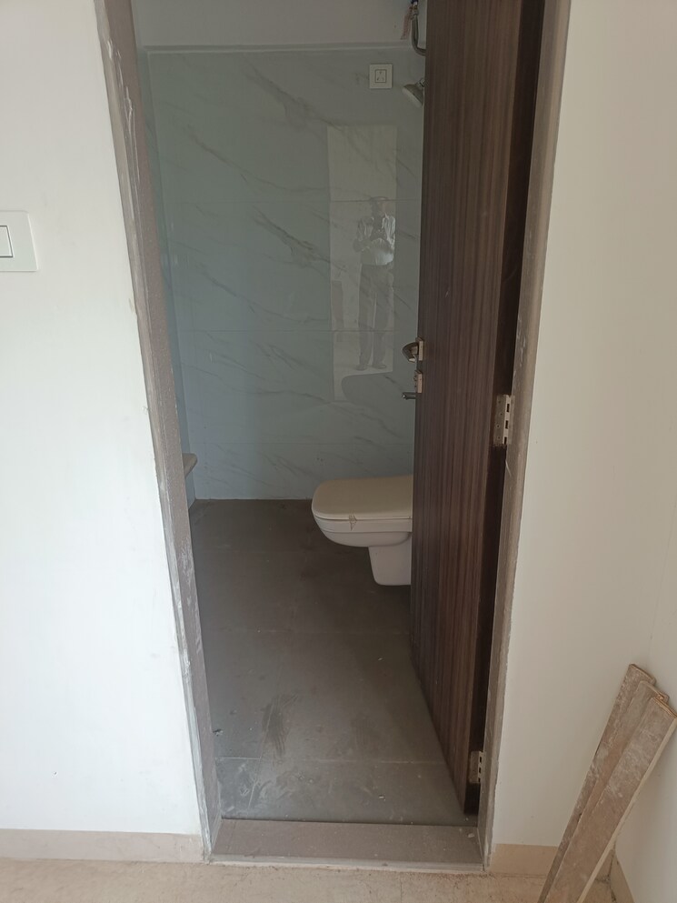 Bathroom, hum-vishal-1 3 Bedroom 850 Sq.Ft. Apartment In Borivali West Mumbai 9192104