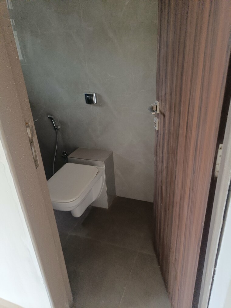 Bathroom, hum-vishal-1 3 Bedroom 850 Sq.Ft. Apartment In Borivali West Mumbai 9192104