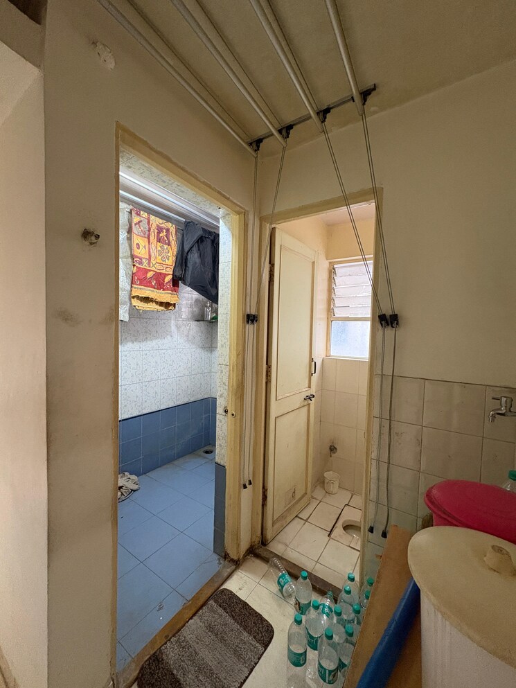 Bathroom, saurabh-garden-chs 2 Bedroom 1000 Sq.Ft. Apartment In Anand Nagar Pune 9192103