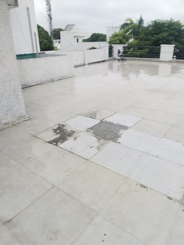 Parking in 1 RK Builder Floor at Gomti Nagar – for Rent