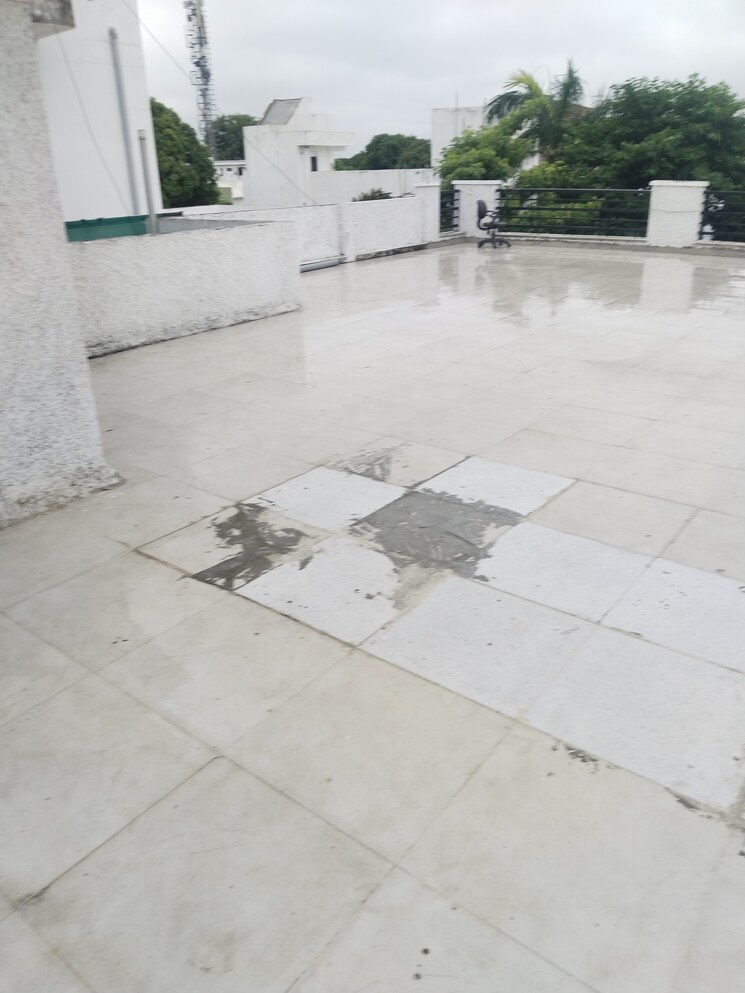  Parking, gomti nagar 1 RK 500 Sq.Ft. Builder Floor In Gomti Nagar Lucknow 9192189