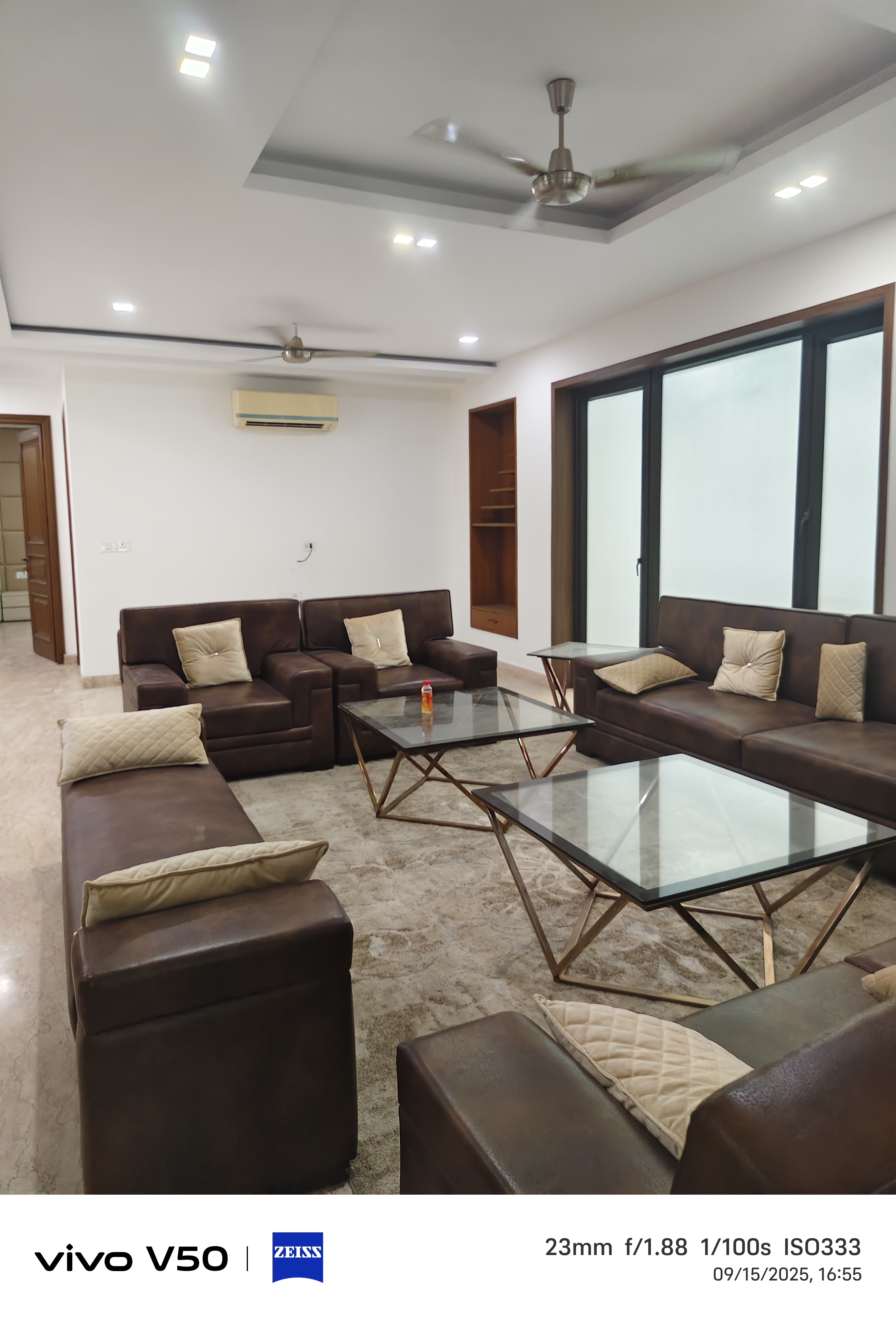 4 BHK + Servant Room Builder Floor For Rent in South Extension II