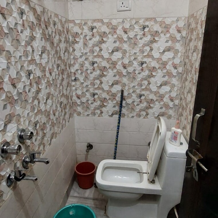 Bathroom, govindpuri 1 RK 500 Sq.Ft. Builder Floor In Govindpuri Delhi 9192207