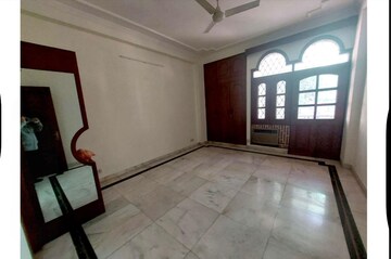 Parking in 4 BHK Builder Floor at Green Park Extension – for Rent