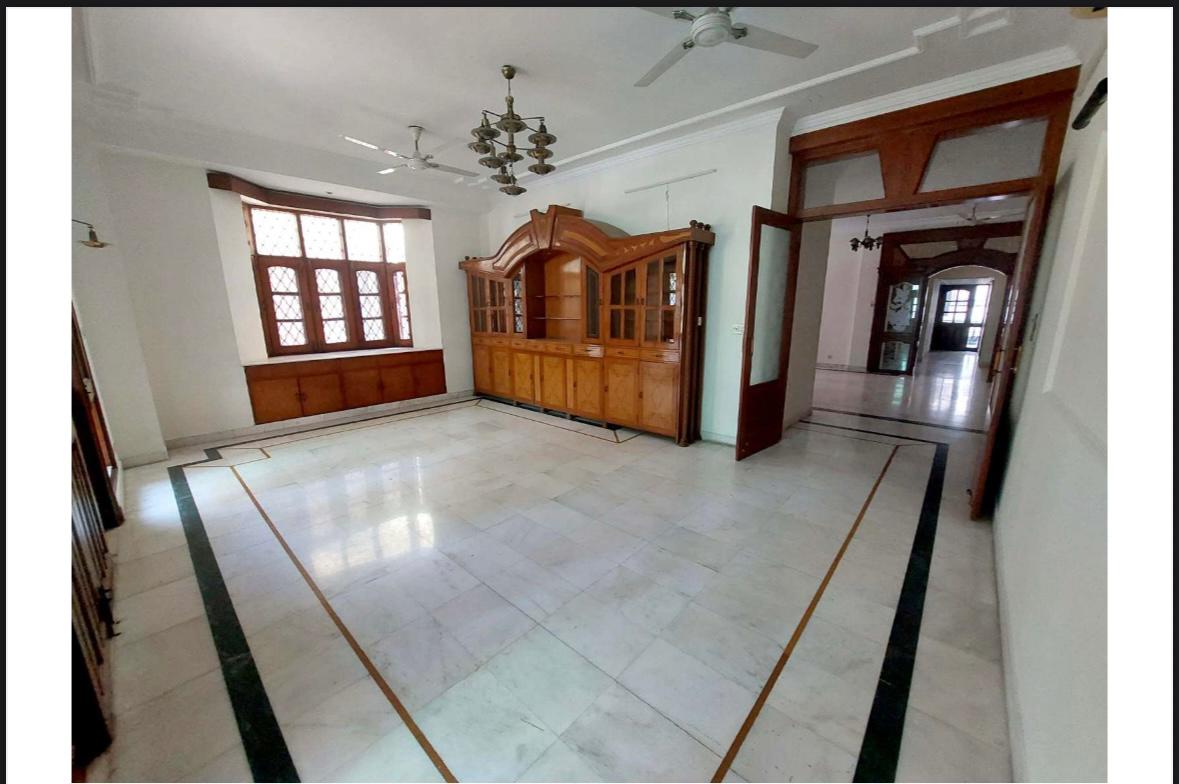 4 BHK + Servant Room Builder Floor For Rent in Green Park Extension