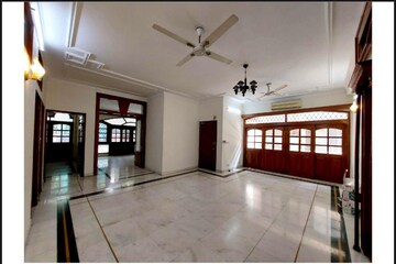 Living Room in 4 BHK Builder Floor at Green Park Extension – for Rent