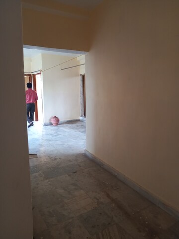 Furnished Amenities in 2 BHK Apartment at Lalpur – for Rent