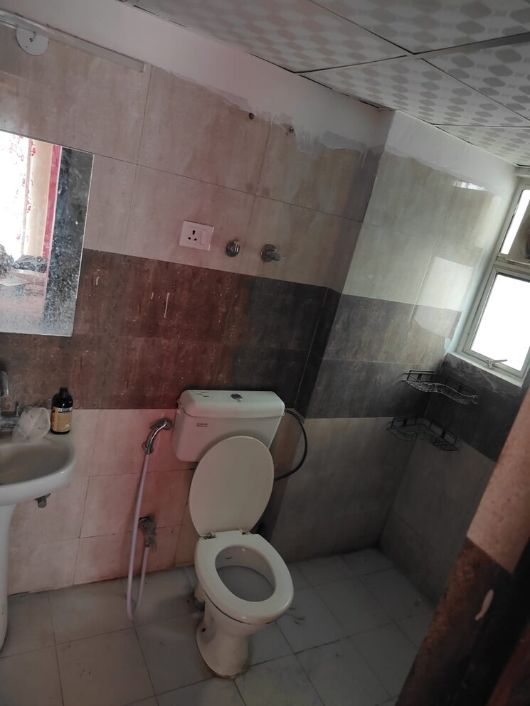 Bathroom, panchsheel-greens-ii 3 Bedroom 1820 Sq.Ft. Apartment In Sector 16 Greater Noida Greater Noida 9192224