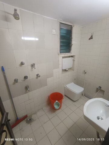 Bathroom in 1 BHK Apartment at Chembur – for Rent