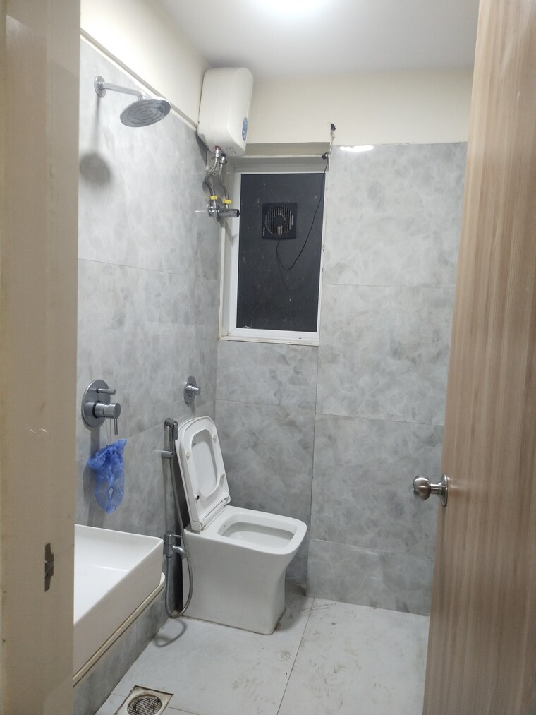 Bathroom, hirani-skyview-castle 2 Bedroom 673 Sq.Ft. Apartment In Kurla Mumbai 9192238
