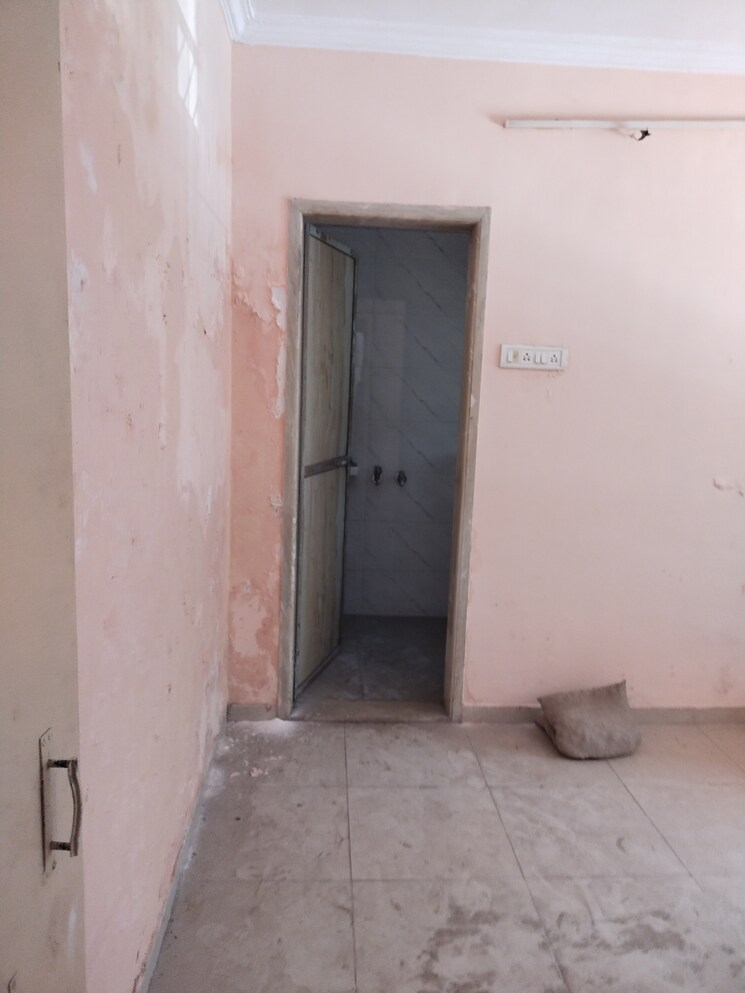 Bathroom, kurla east 1 Bedroom 360 Sq.Ft. Apartment In Kurla East Mumbai 9192252