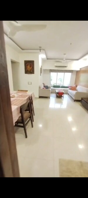 Team Area in 3 BHK Apartment at RNA Heights, Andheri East – for Rent