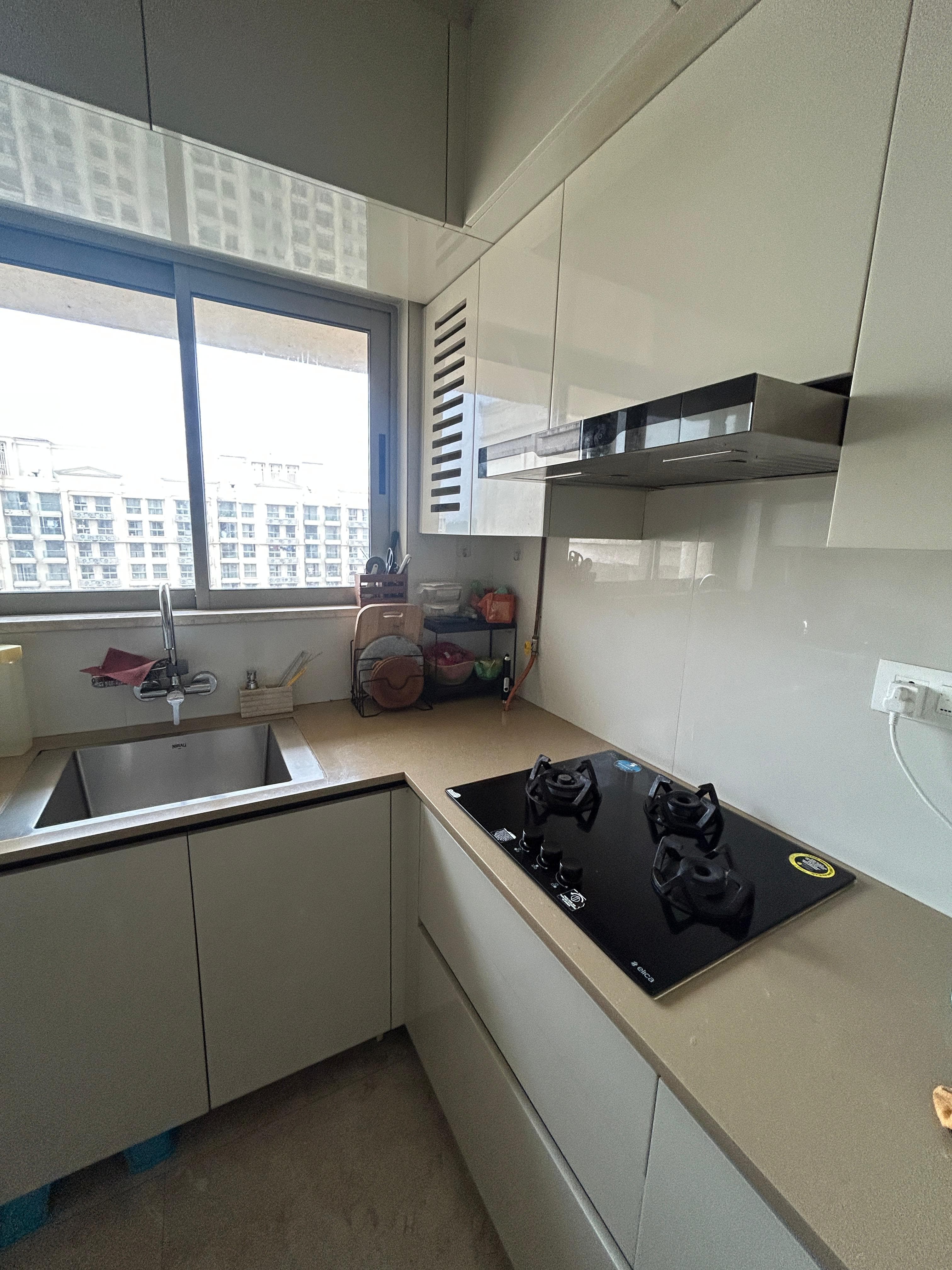 1 BHK Apartment For Rent in Hiranandani Regent Hill